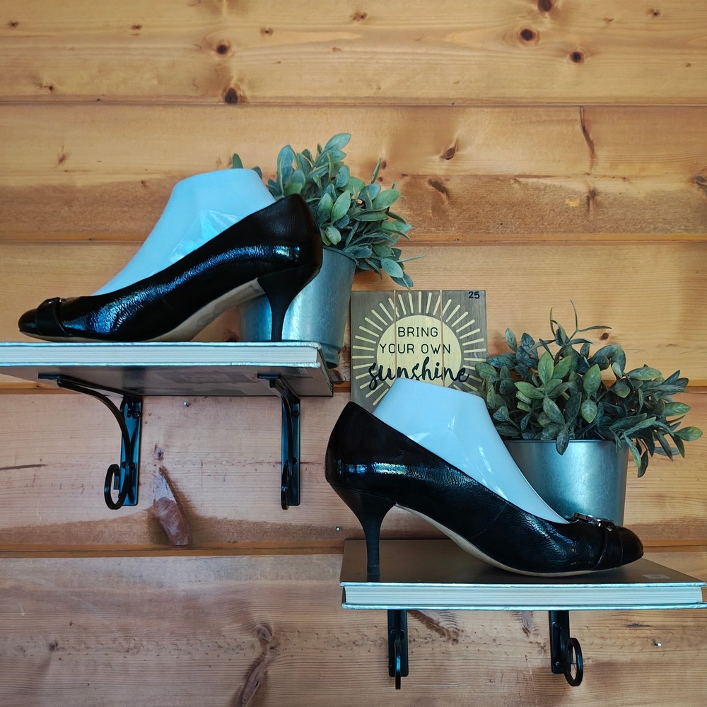 Michael Kors Black Crinkle Patent Leather Mid Classic Pumps Gold Logo Heels 6.5M - Picture 5 of 11